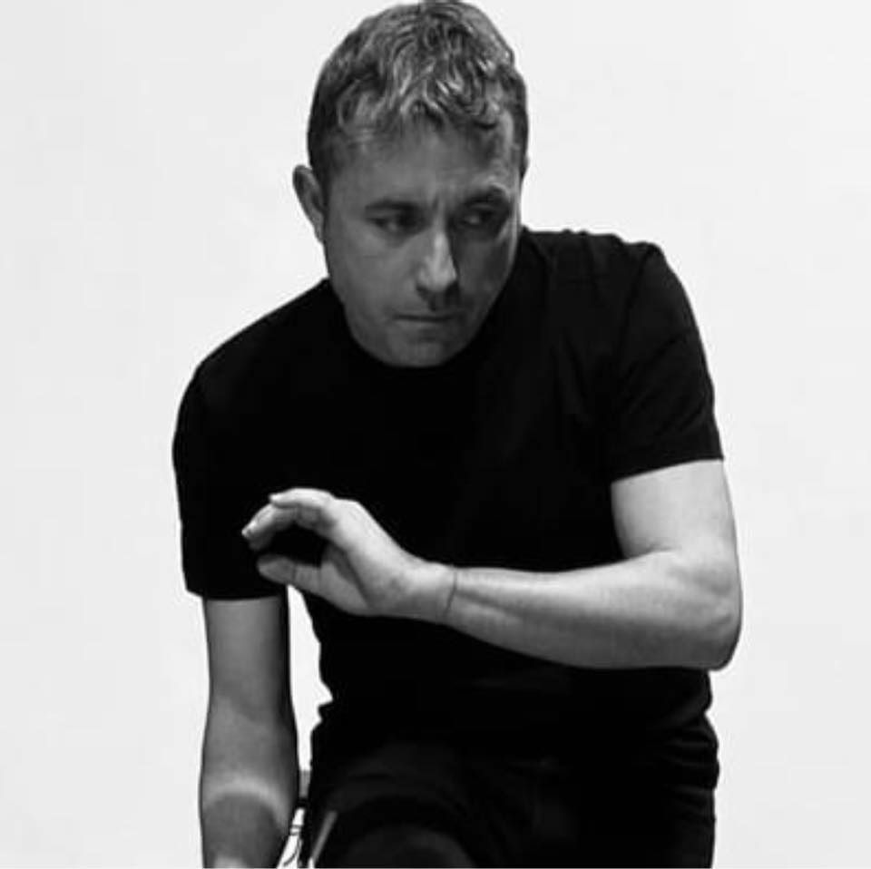 Demà dimarts 21 de juliol a les 19 h, a la casa de la cultura d'Alhama de Múrcia, Sisco Aparici tornarà a interpretar la meua peça "Metáforas líquidas" (2020). 

A més a més, interpretarà obres de Reynolds, E. Sanz - Burguete i Hèctor Parra.
Molt agraït. 

youtube.com/watch?v=myA6RV…