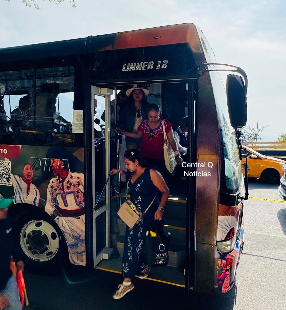 ¡La ruta del BinniBus ya está activa y te lleva GRATIS a la #Guelaguetza, locales y turistas comienzan a llegar al #Auditorio!

Nota completa aquí:
facebook.com/share/p/16rrMH…

📸 Central Q Noticias

#CentralQNoticias #Oaxaca #Noticias 
centralqoax.com