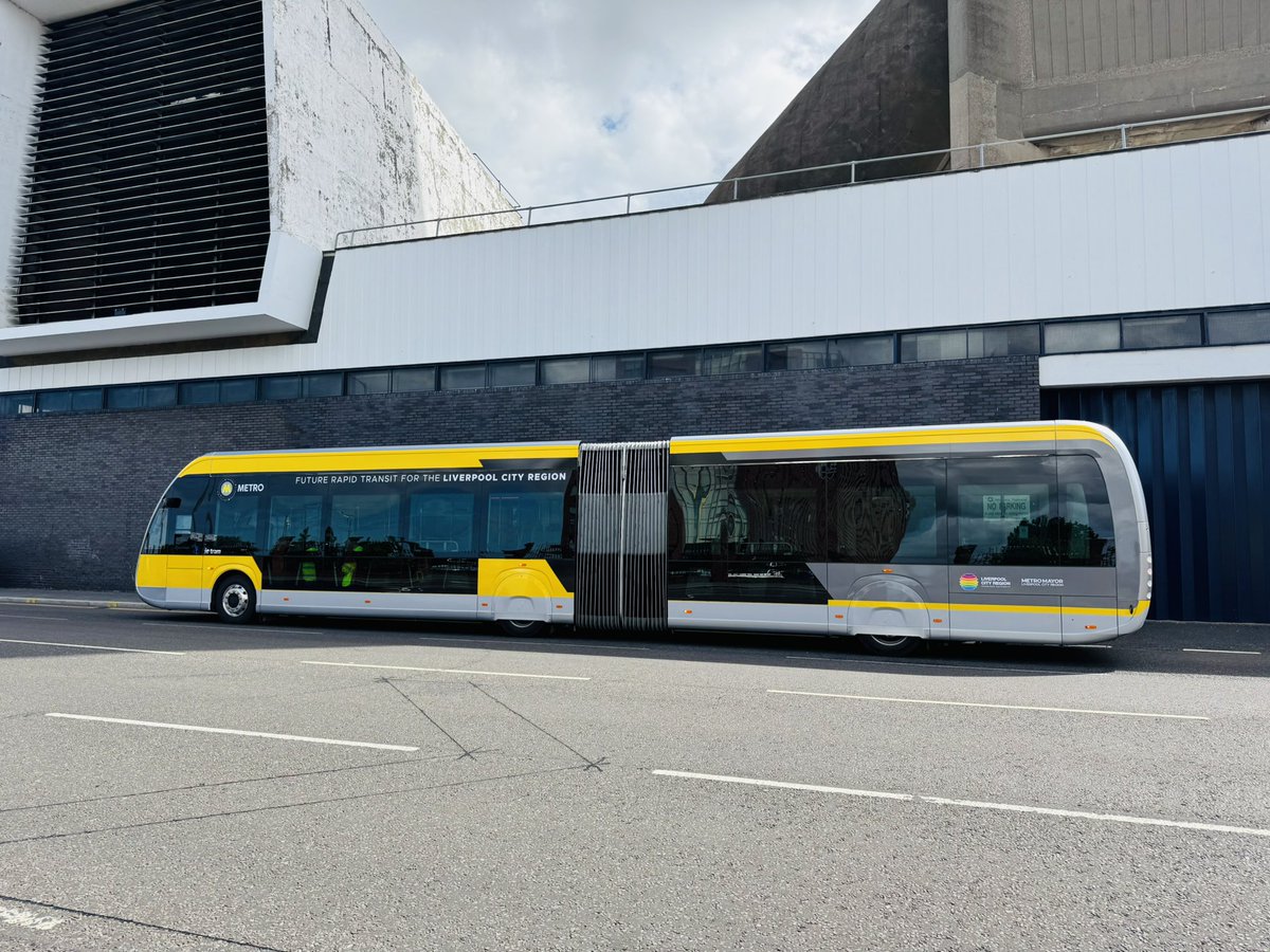 ExploreLpool's tweet image. 🚌 | An all-electric glider has started road testing in the Liverpool City Region.
READ MORE 👉 tinyurl.com/5am4adhu