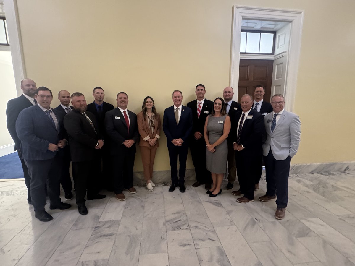 RepMann's tweet image. Agribusiness drives our Kansas economy and helps feed, fuel, and clothe the world. I appreciated the chance to speak with the Kansas Grain and Feed Association, along with the 2025 class of Tomorrow’s Agribusiness Leaders, about their work strengthening the ag workforce and…
