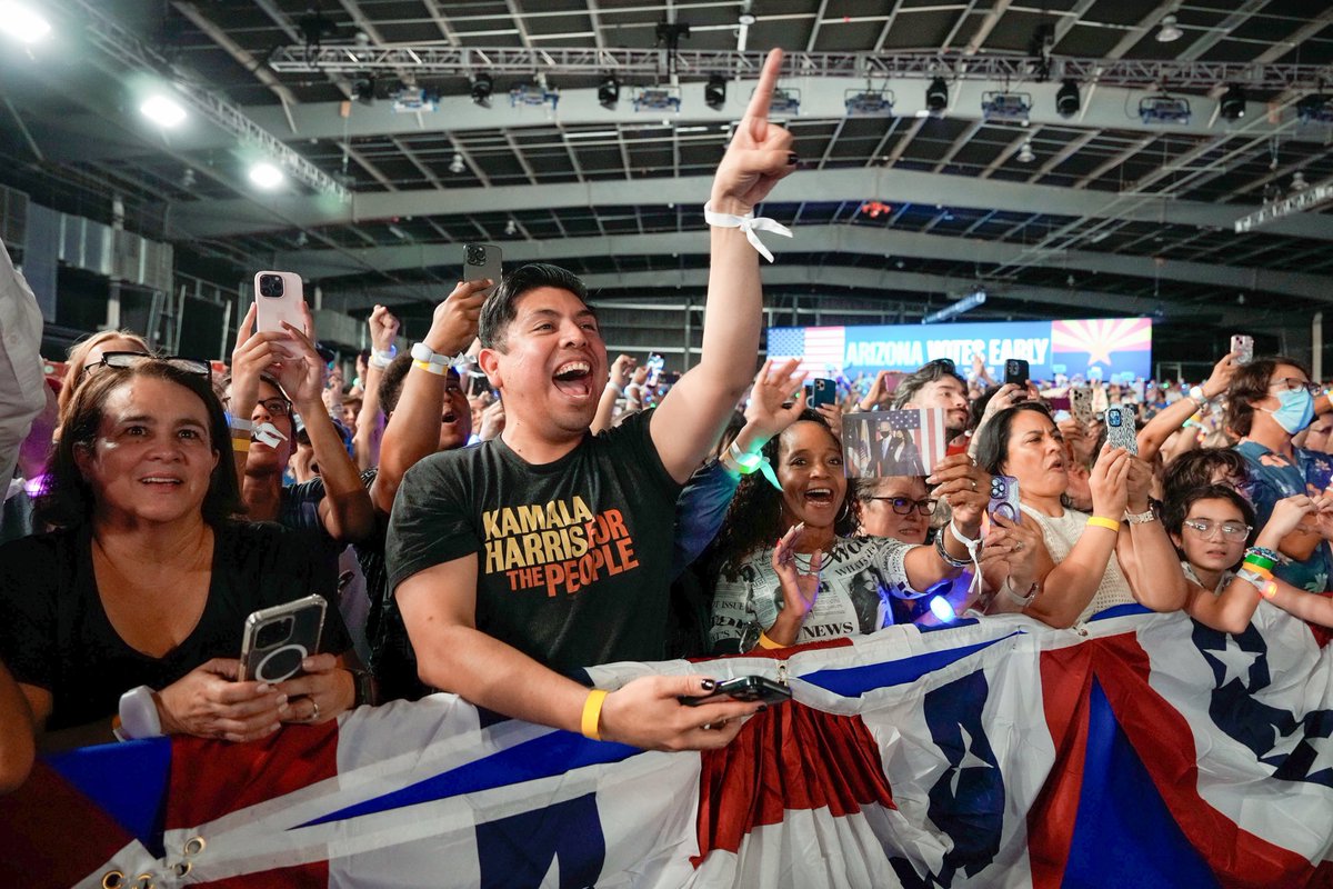 KamalaHarris's tweet image. One year ago today, I began my campaign for President of the United States.
Over the 107 days of our race, I had the opportunity and honor to travel our nation and meet with Americans who were fighting for a better future. And today, millions of Americans continue to stand up…
