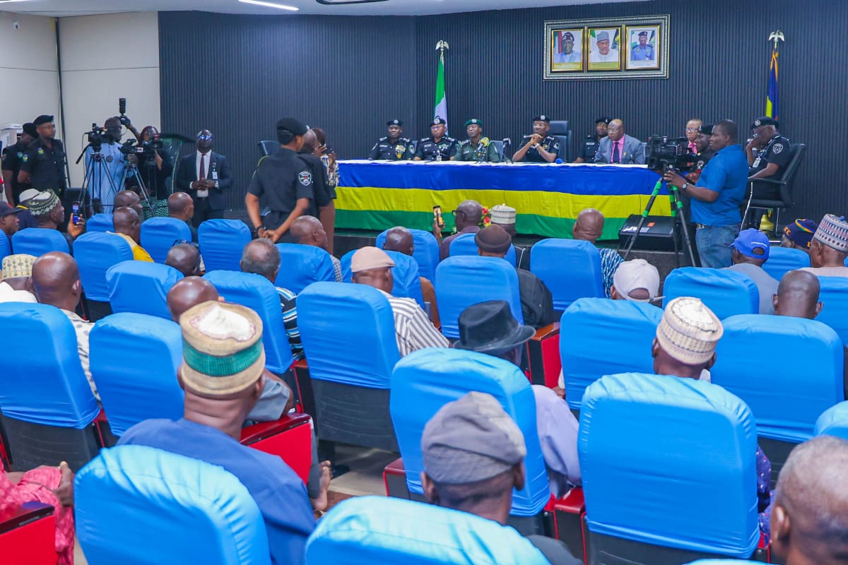 PoliceNG's tweet image. IGP Meets with Retired Officers at Force Headquarters
In fulfillment of his earlier promise, the Inspector-General of Police, IGP Kayode Adeolu Egbetokun, has arrived at the Peacekeeping Hall, Force Headquarters, Abuja, where he is currently addressing retired police officers…
