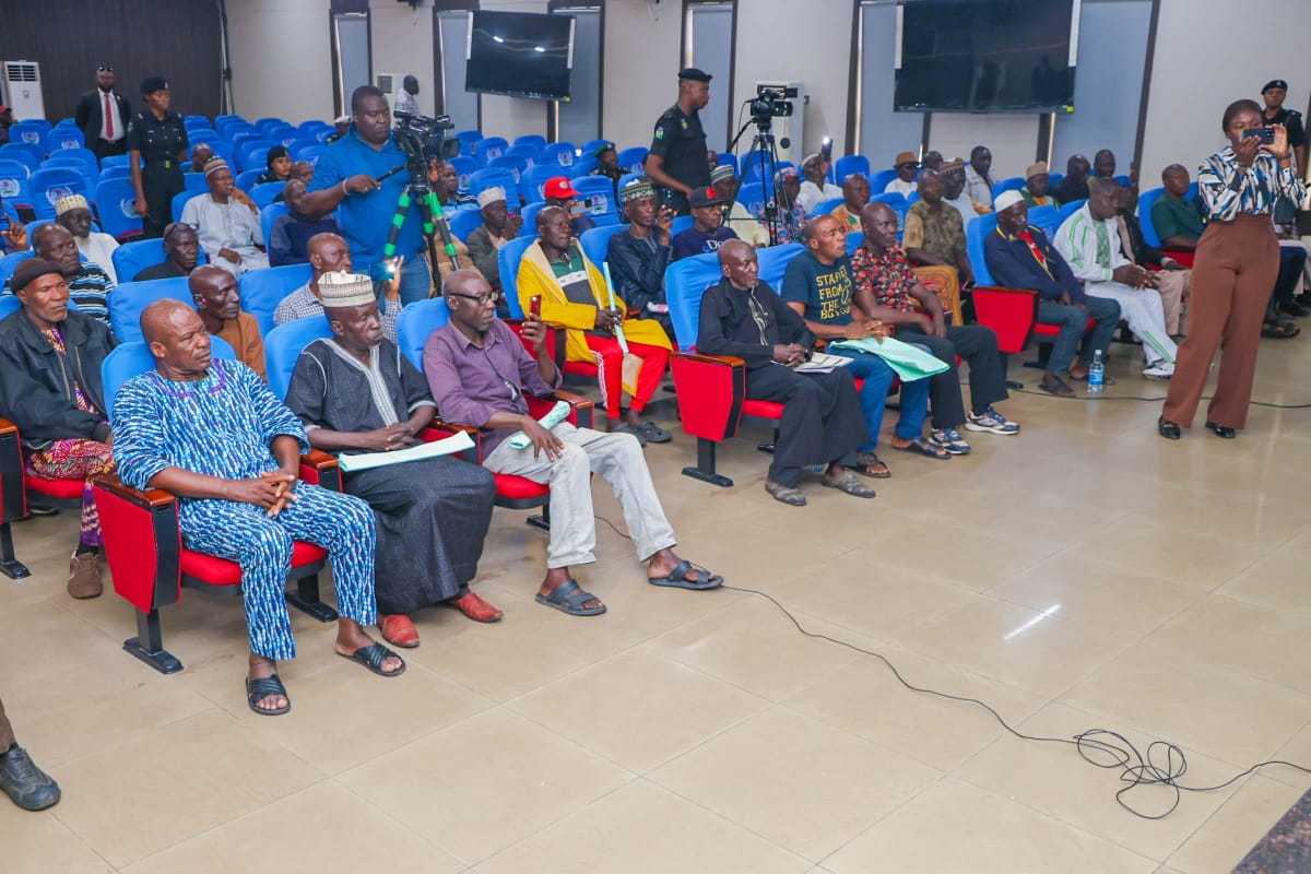 PoliceNG's tweet image. IGP Meets with Retired Officers at Force Headquarters
In fulfillment of his earlier promise, the Inspector-General of Police, IGP Kayode Adeolu Egbetokun, has arrived at the Peacekeeping Hall, Force Headquarters, Abuja, where he is currently addressing retired police officers…
