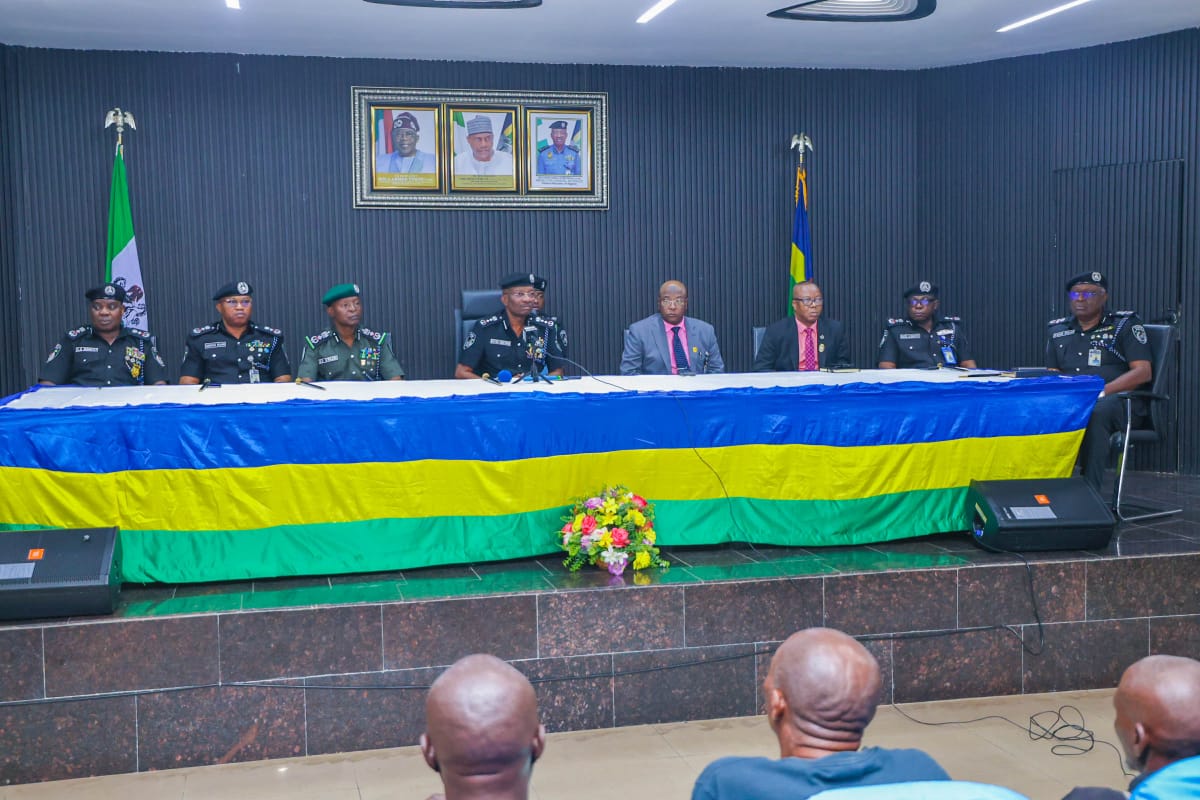 PoliceNG's tweet image. IGP Meets with Retired Officers at Force Headquarters
In fulfillment of his earlier promise, the Inspector-General of Police, IGP Kayode Adeolu Egbetokun, has arrived at the Peacekeeping Hall, Force Headquarters, Abuja, where he is currently addressing retired police officers…