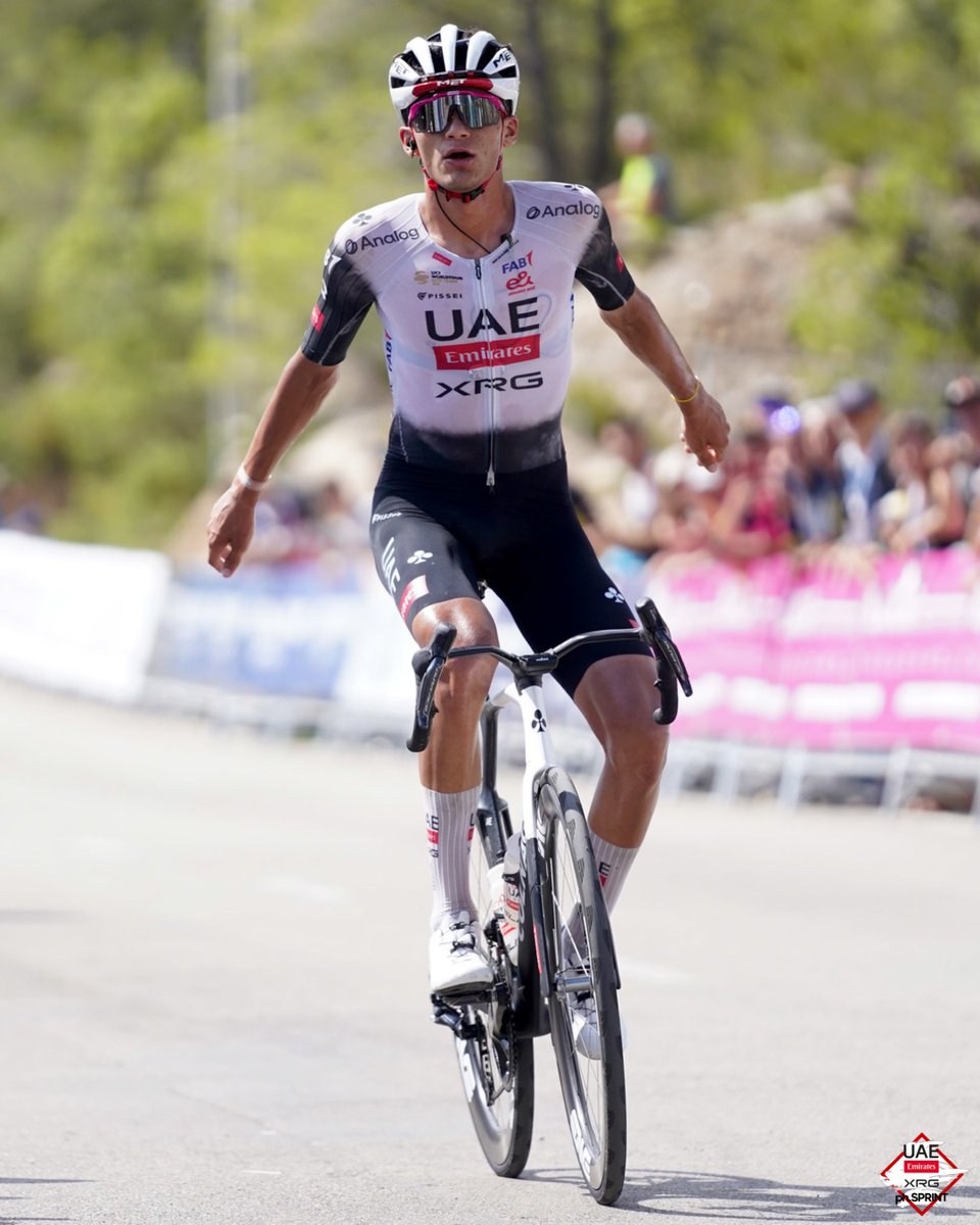 TeamEmiratesUAE's tweet image. Five wins in two weeks for Torito 😮💨🐂
The #ClàssicaTerresdelEbre saw the longest solo victory of @ISAACDELTOROx1’s career to date 💪🏻
Bringing home his 33km-long attack, there was no catching Isaac this afternoon! 🇲🇽 #WeAreUAE