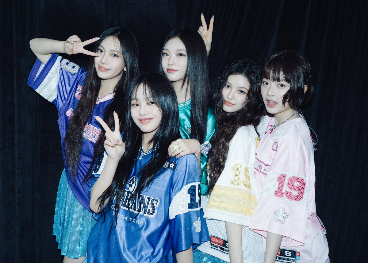 hye_inluv's tweet image. 3년 전 오늘부터 멈추지 않는 마음을 만들어준 너희에게 이 마음을 영원히 전할 거라는 다짐.. 늘 처음과 같이 사랑할게 뉴진스의 3주년을 축하해 🩵🩵
#뉴진스와_걷는_세번째_여름
#NewJeans_3rd_Anniversary
#Happy3rdNewJeansDay