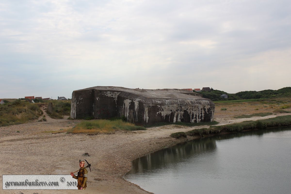 germanbunkers's tweet image. This is Stp 203 Brachvogel in Ambleteuse. It covered the River Slack from attack as did the old French Fort D' Ambleteuse built in the 17th century by Luis XIV. Here a rare 629 Pakunterstellraum anti-tank gun bunker and the inside of the adjacent 622 bunker #WW2