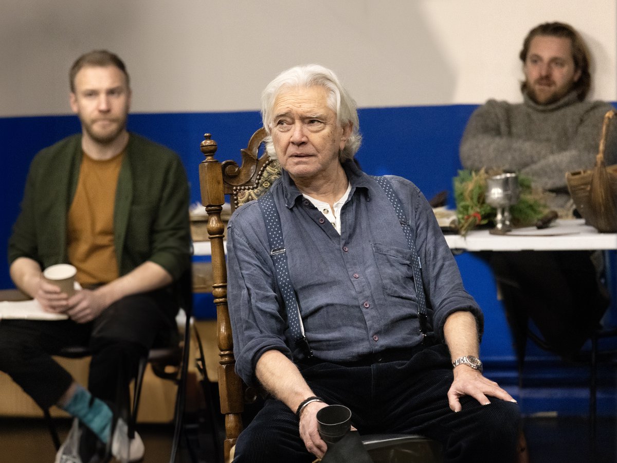 Inside the rehearsal room👀
Robert Bolt’s award-winning play, A Man For All Seasons, starring 𝐌𝐚𝐫𝐭𝐢𝐧 𝐒𝐡𝐚𝐰 and 𝐆𝐚𝐫𝐲 𝐖𝐢𝐥𝐦𝐨𝐭 𝐌𝐁𝐄 opens at Grand Opera House York next week⌛️
atgtickets.com/york
#martinshaw #garywilmot