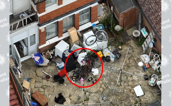 kent_police's tweet image. Officers who recovered several suspected stolen bicycles from a property in Folkestone are seeking help to identify the owners. A police drone was deployed above the property where 12 bikes and two e-scooters were found.
👉 kent.police.uk/news/kent/late…
