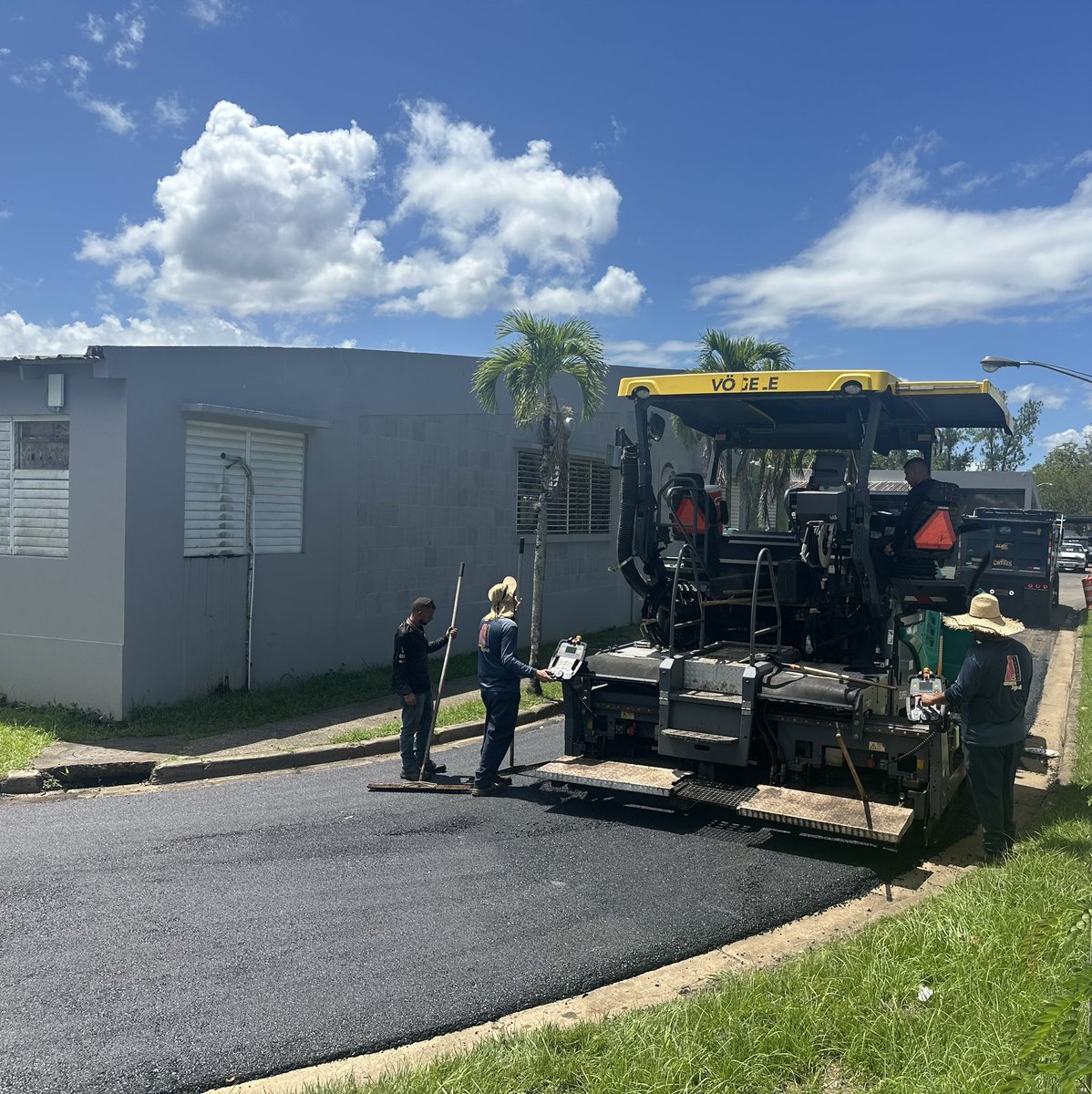Concluyen con éxito los trabajos de repavimentación en el Departamento de Edificios y Terrenos del Recinto Universitario de Mayagüez.
