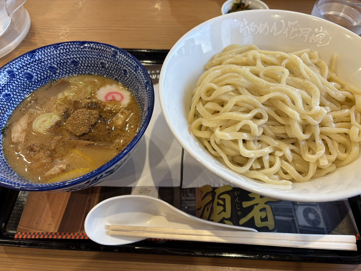 kanasan_mtv's tweet image. 本家は場所を知っているだけで食べたことはないが、花月でコラボしていたので頑者を食べたよ
麺もスープもおいしかった!コラボ終わる前にまた食べたいな