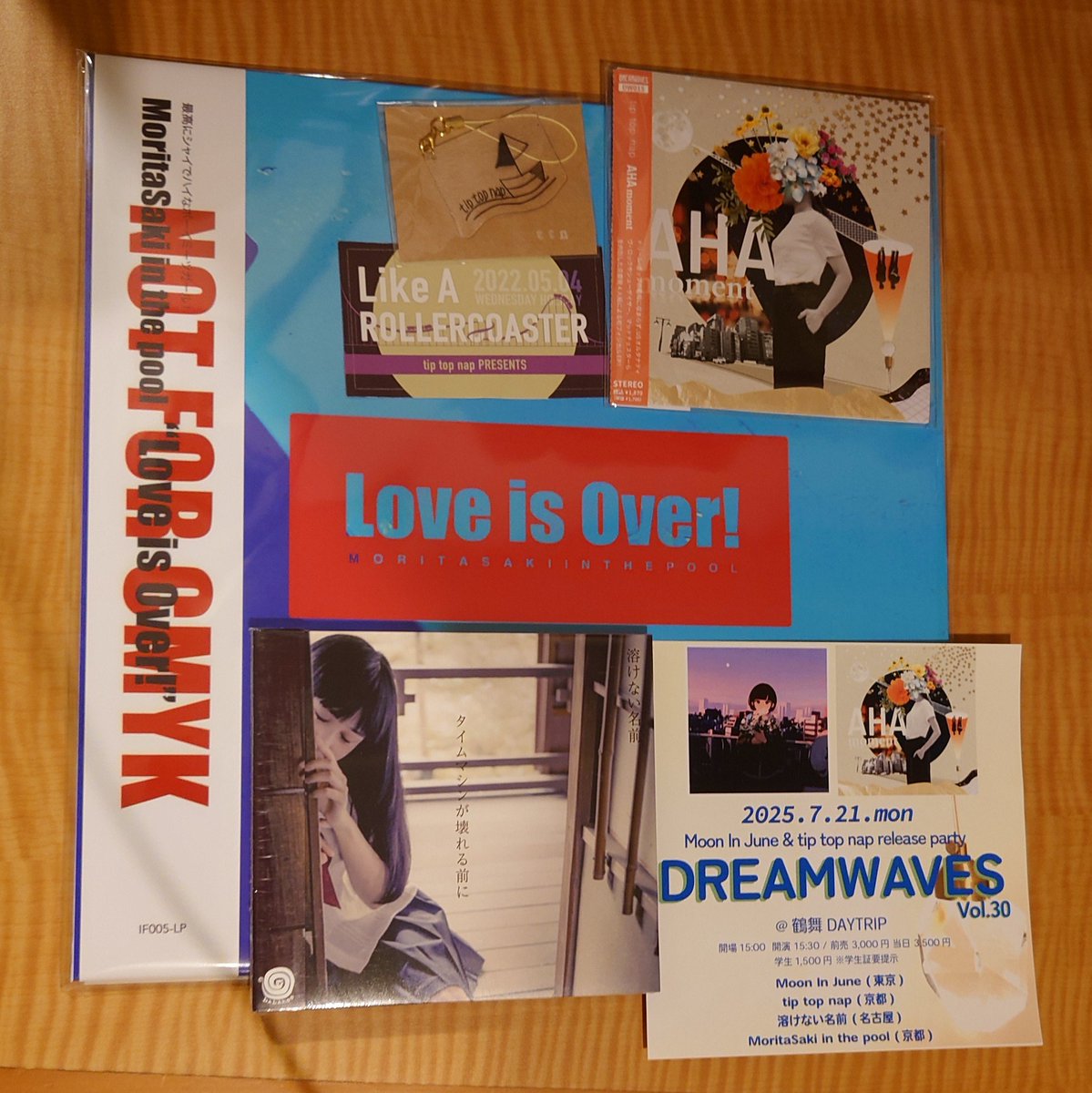 今日のDREAMWAVESで、
溶けない名前のCD、tip top napのCD、MoritaSaki in the poolのレコードもみんな買えました！