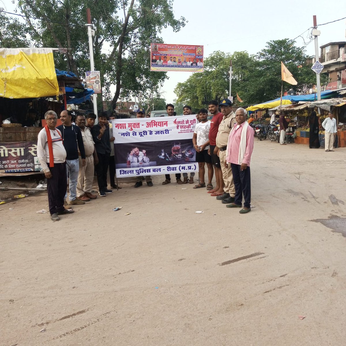 SP_Rewa's tweet image. "नशे से दूरी है जरूरी" अभियान के अंतर्गत रीवा थाना सोहागी अंतर्गत रैली निकालकर लोगों को नशे से दूर रहने एवं उससे होने वाले नुकसान के बारे में बताया गया @DGP_MP @CMMadhyaPradesh @mohdept @ips_kmak