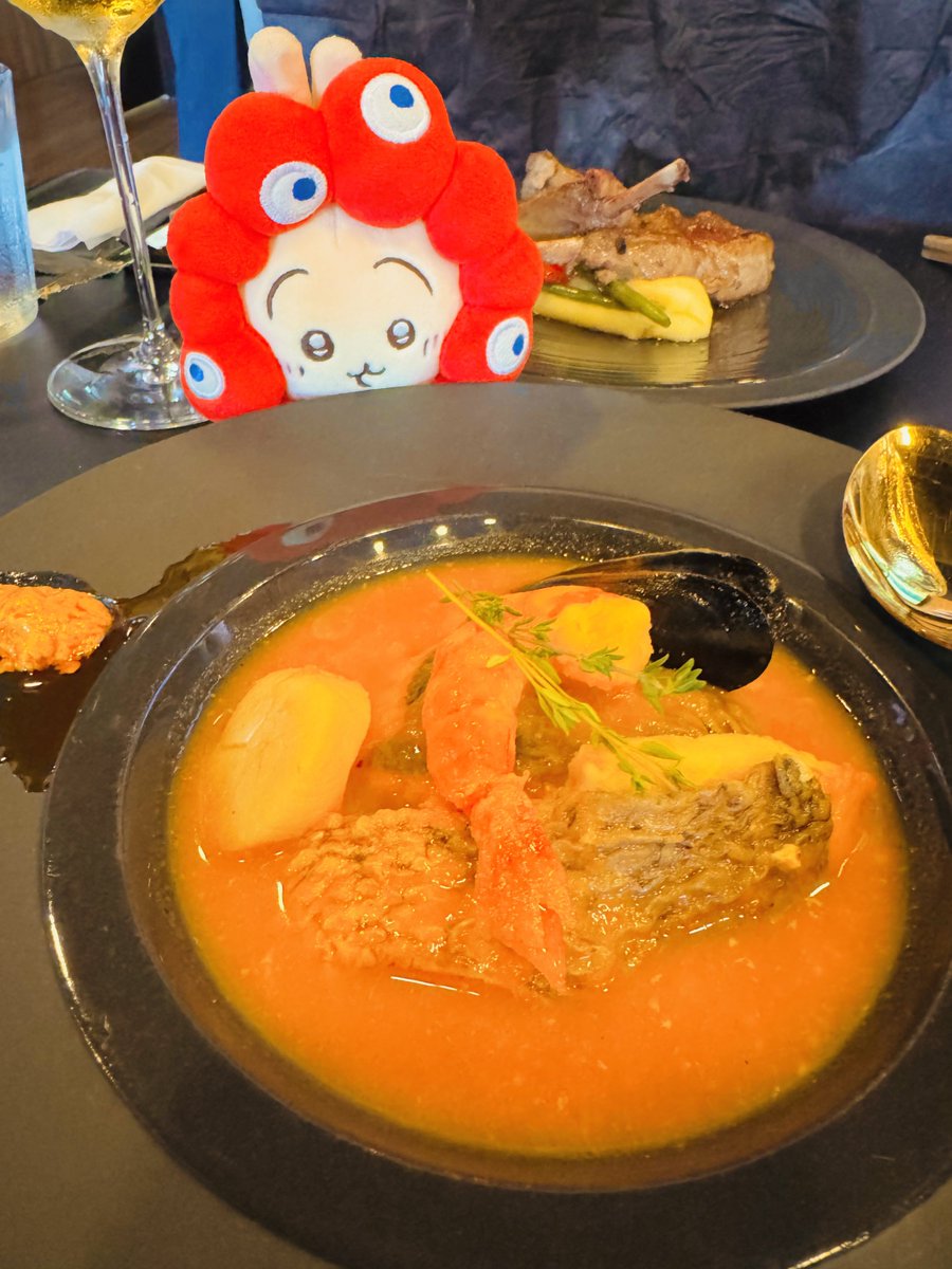 usatanlovelove's tweet image. 昨日はお誕生日🎊でした!
ので大阪万博で全力の遊びを決行してきた!
まずはフランスパビリオンレストランにてコース料理。メニューの写真に本気を感じました。昼間からワインも飲んだ!最高!鴨もも肉がとんでもなく美味しかったよ…お味も良かったけどサービスがとても良い✨