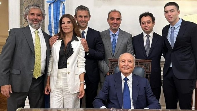 MartnPeiretti1's tweet image. 🟥❎⚠️Volvieron los 90 y decían ser lo nuevo. Todos los Menem candidatos en la Libertad Avanza por pedido de Javier Milei. Es la caída del régimen Libertario, varios ya estan abandonando el gobierno porque saben que se viene la caída. Muchos trolls llorando y los mercados en rojo