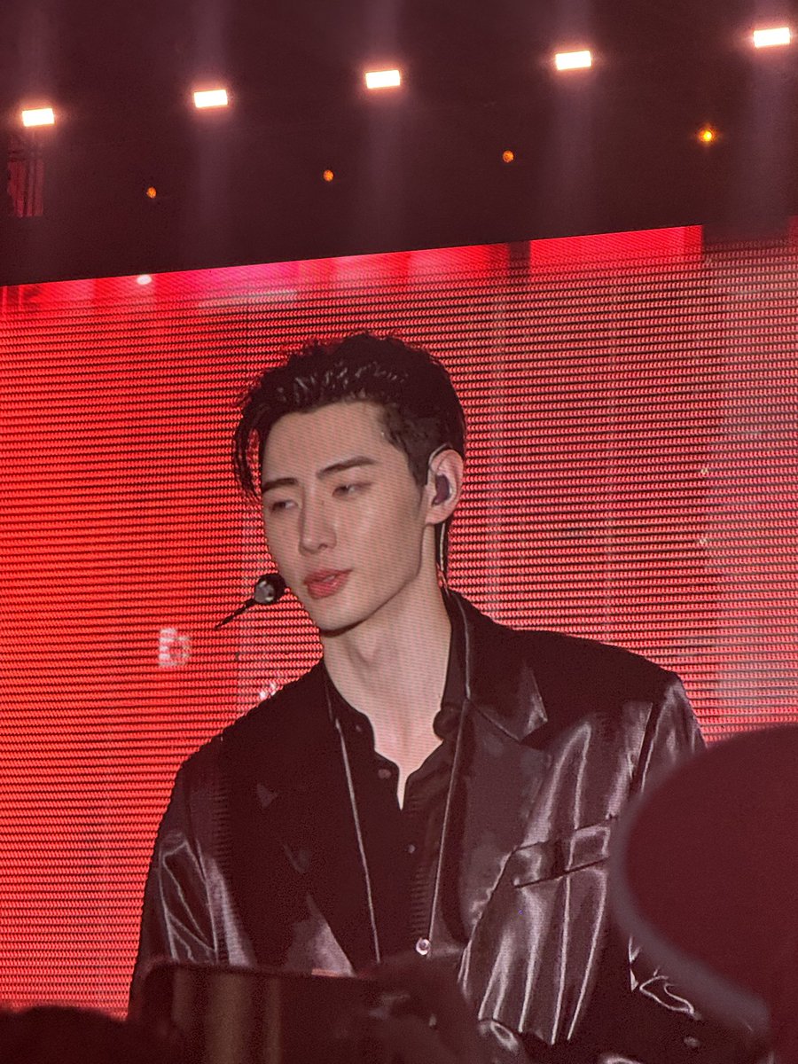 รักม๋าแดง tweet media