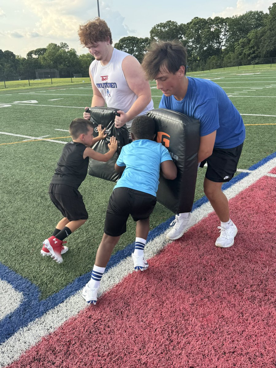 Future Minutemen Football Camp!!!Elementary Edition! Nothing better than seeing the high school players interact with the youth! FAMILY! ONE TOWN  - ONE TEAM 🔴⚪️🔵
