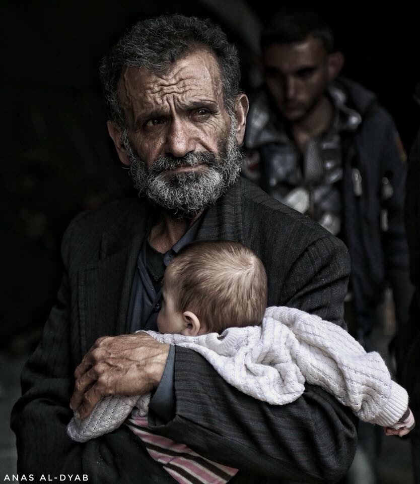 ahsaeedhd's tweet image. لن تكون عاقبة من هجر بدو السويداء أفضل
من عاقبة من هجر الغوطة ستعود هذه الطفلة كما عاد الرجل لبيته،معاداة الغالبية السورية بحجة الارهاب والسلطة لم تغير واقع رفضكم لحقيقة أن نظام صيدنايا سقط وأن المقتلة التي كانت في مدن الشمال والوسط غير مهمة طالما أنها لم تمس أصحاب العرق الأري.