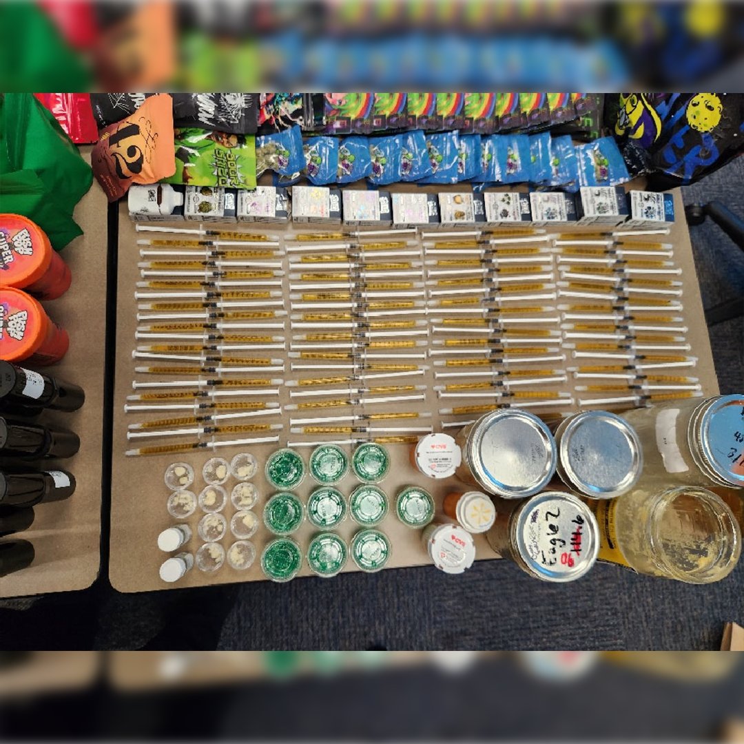 DallasPD's tweet image. Working off a tip from @TxDPS, our PNI Task Force and Southeast Patrol officers busted a drug trafficker and took drugs off the streets of Dallas: wp.me/p43x0e-ivg