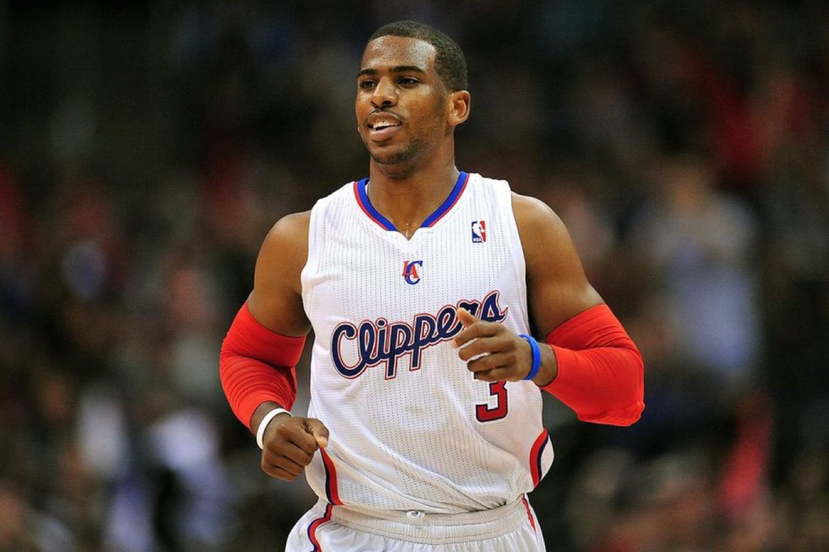 TheHoopGenius's tweet image. Been working on my photoshop skills during free agency, two huge moves in the NBA!
What do you guys think about these jersey swaps?