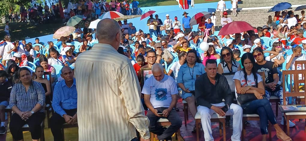 #LasTunas Palacio de Pioneros José Martí  40 años de servicio en la Formación Vocacional inaugurado por Raúl Castro el 21 de julio de 1985 cumpleaños q se celebra con una representación de niños, fundadores, trabajadores de la educación, organismos y  autoridades #CubaMined