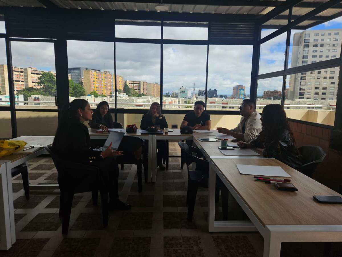 Codaltec's tweet image. 🤝 Fortaleciendo nuestro talento humano:

La Dirección Comercial participó en una sesión de coaching enfocada en trabajo colaborativo y comunicación, liderada por Karley Lamk de #praktiva.

¡Seguimos creciendo en equipo!

#CoachingDeEquipos #CODALTEC #TrabajoEnEquipo