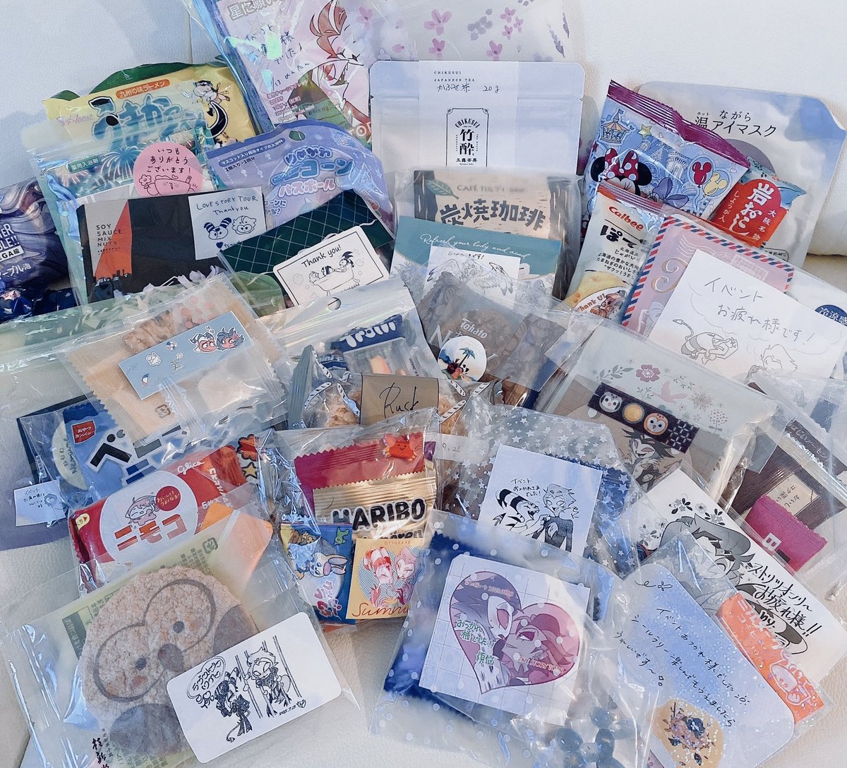ikaruga_quest's tweet image. イベントから少し時間経っちゃいましたが、差し入れ大切に大切に頂いております…❣️なんとバルーンドックやミニアクスタやお手紙まで頂けて…本当に嬉しかったです…😭改めて、お立ち寄り頂いたみなさま、誠にありがとうございました。心から感謝です。