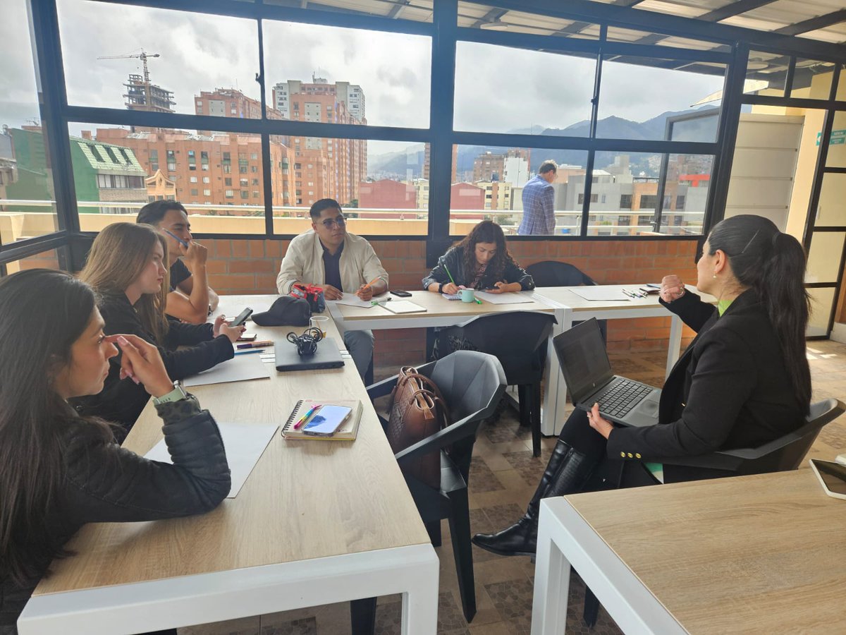 Codaltec's tweet image. 🤝 Fortaleciendo nuestro talento humano:

La Dirección Comercial participó en una sesión de coaching enfocada en trabajo colaborativo y comunicación, liderada por Karley Lamk de #praktiva.

¡Seguimos creciendo en equipo!

#CoachingDeEquipos #CODALTEC #TrabajoEnEquipo
