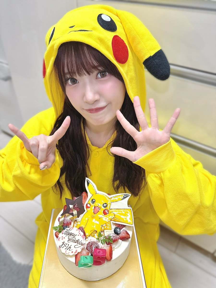 muto_orin's tweet image. Lv.25になりました！！！！🎂🎉
いつも応援してくれて支えてくれて
ありがとうございます💐♡

25歳ということで！
図鑑番号025のピカチュウになりました⚡️  

これからも一緒にたくさん冒険しようね！

#武藤小麟生誕祭2025