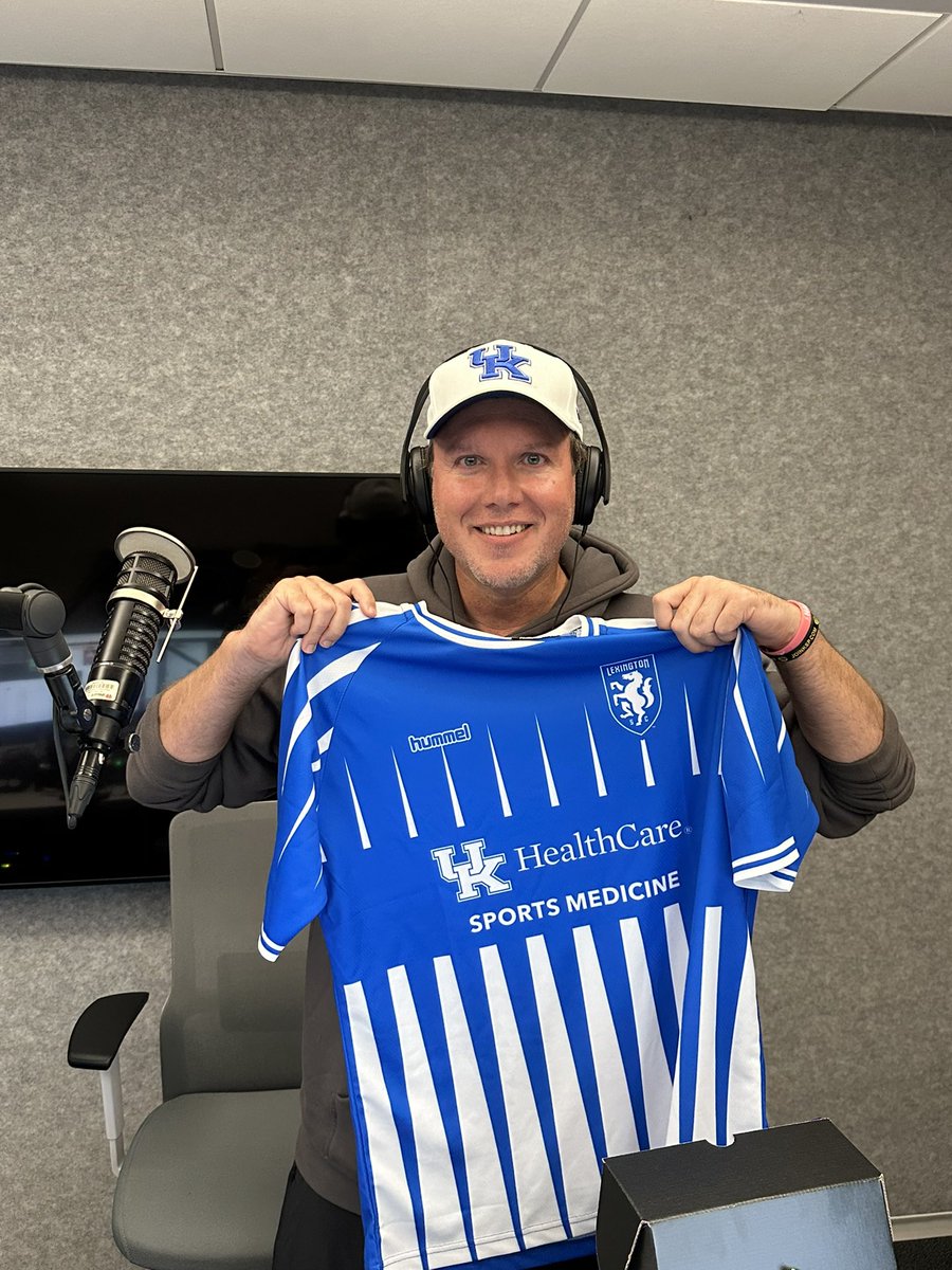 KSRTHESHOW's tweet image. Big thanks to @LexSporting for hooking up the KSR crew with the latest icicle jerseys.
AMAZING THREADS 🔥