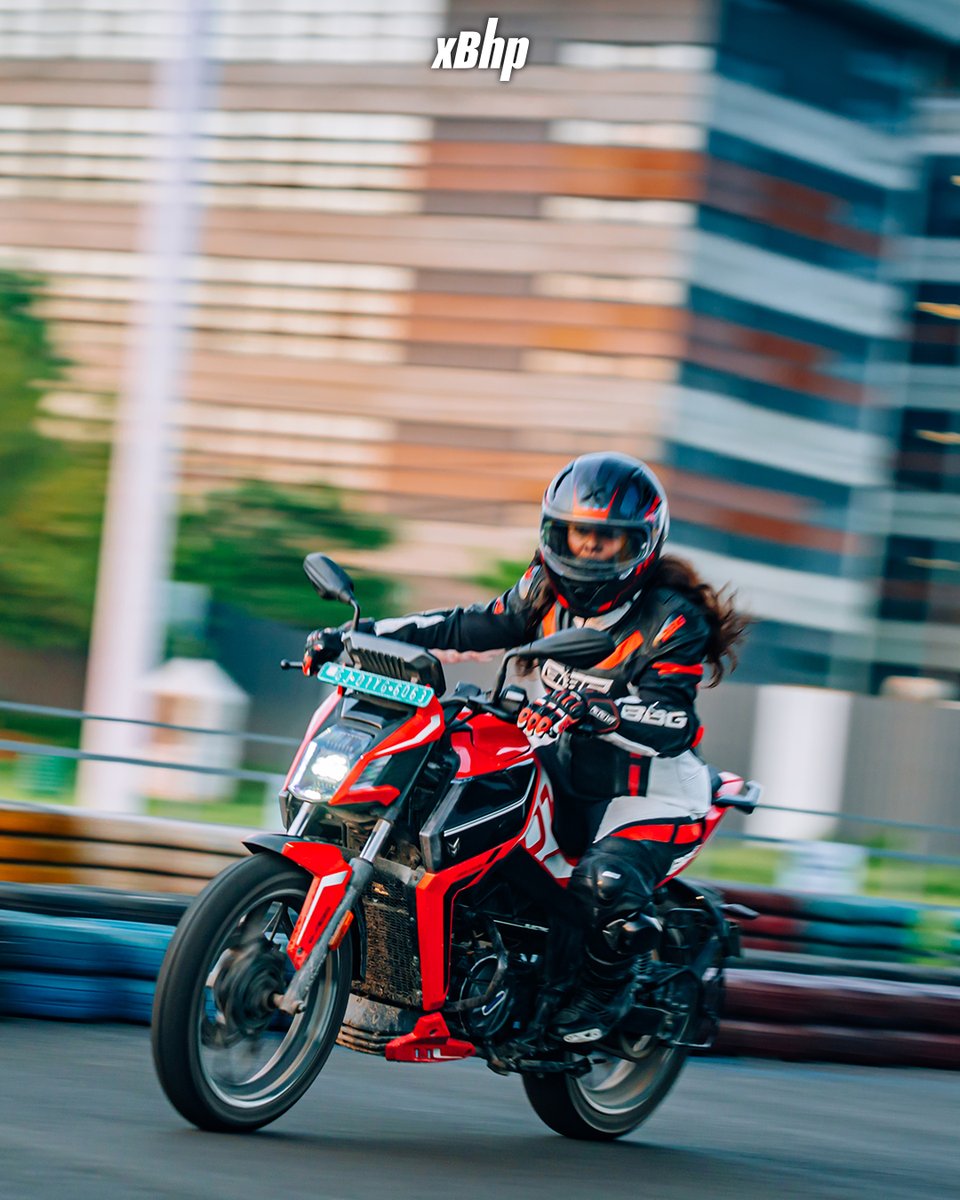 What an electrifying day at the track with #Matter #MatterLooped ! The energy was off the charts as the biking community from across Delhi/NCR came together to witness and experience something truly groundbreaking, the #MatterAera5000Plus, India’s first geared electric motorcycle