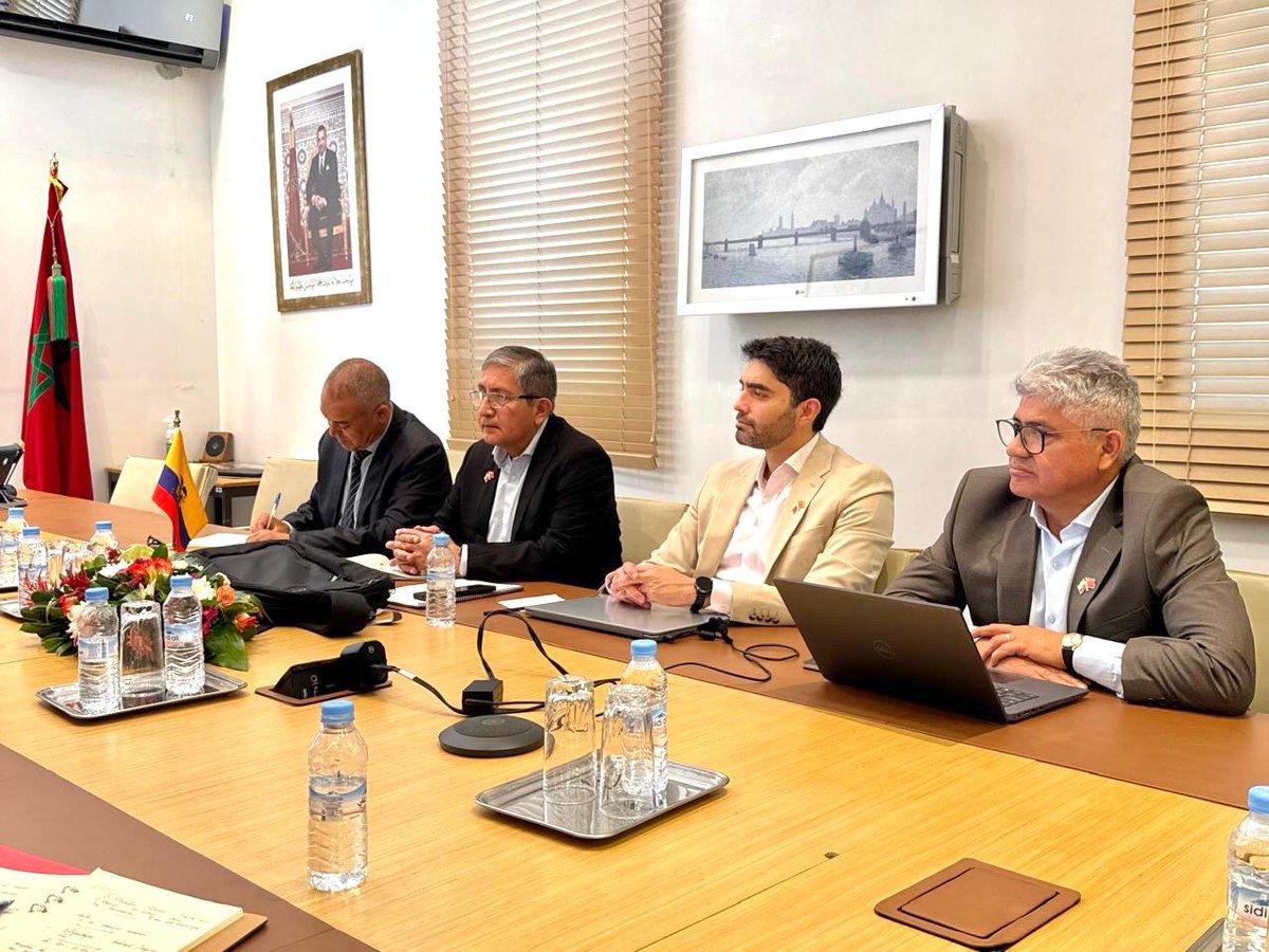 AgriculturaEc's tweet photo. 🚜🤝 Ecuador y Marruecos fortalecen lazos en el ámbito agrícola

Desde el MAG participamos en una visita oficial de estudios al Reino de Marruecos 🇲🇦🇪🇨, del 21 al 31 de julio, en el marco del Memorando de Entendimiento suscrito entre ambos países.

Esta misión técnica contempla reuniones de alto nivel con el Ministerio de Agricultura, Pesca Marítima, Desarrollo Rural, Agua y Bosques de Marruecos, así como el análisis de la estrategia “Generación Verde” y el intercambio de experiencias sobre proyectos estructurantes del sector agropecuario.

🌱 Este espacio de cooperación internacional refuerza nuestro compromiso con un agro sostenible e innovador.

#ElNuevoEcuador #NadaNosDetiene
