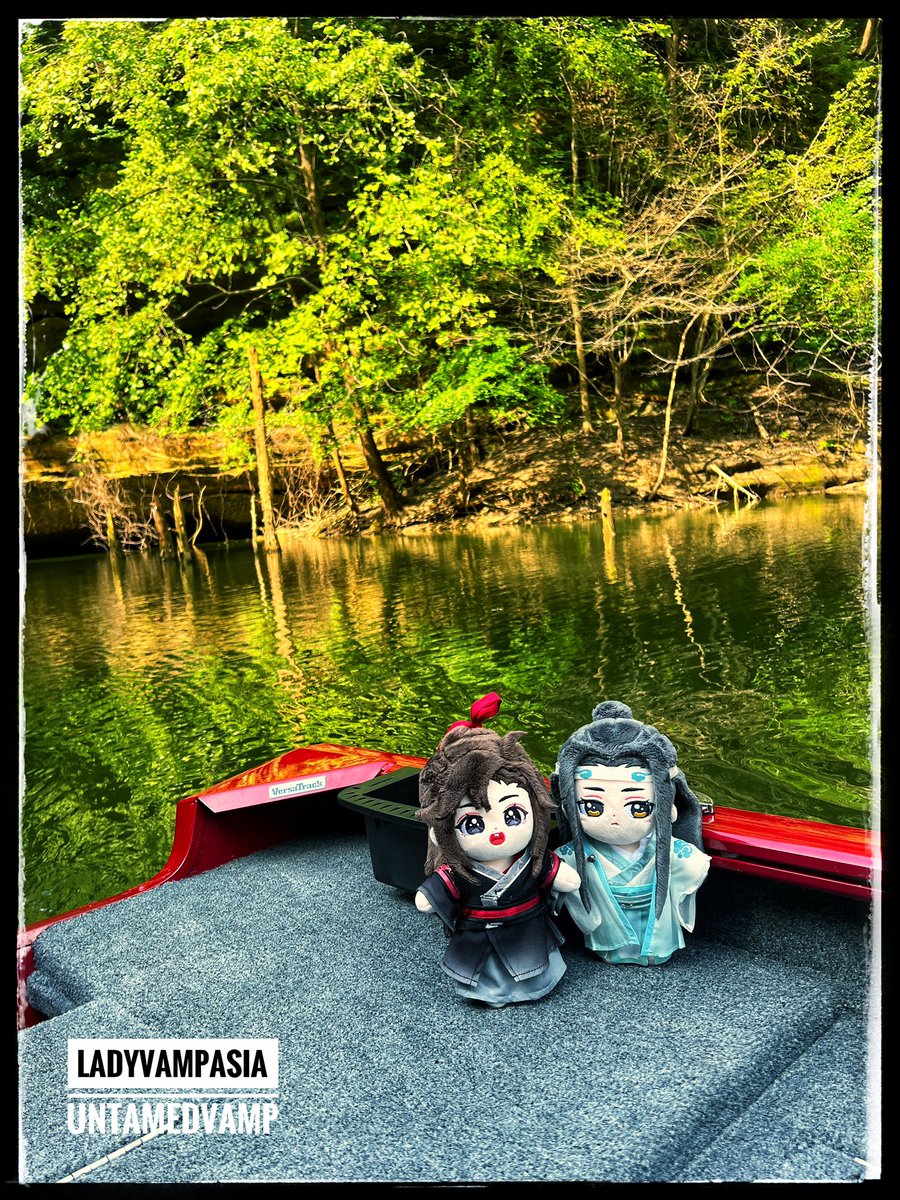 UntamedVamp's tweet image. Romantic lake date #WangXian