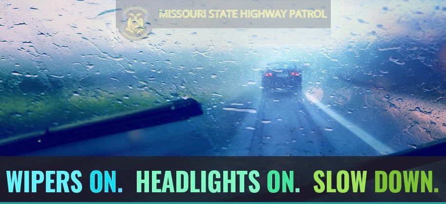 MSHPTrooperA's tweet image. 🎶It’s raining, it’s pouring, people keep driving without their lights on…🎶
Did you know Missouri law requires headlamps to be on whenever windshield wipers are required?
Make sure to manually activate headlamps in vehicles that do automatically turn on lights w/ the wipers.