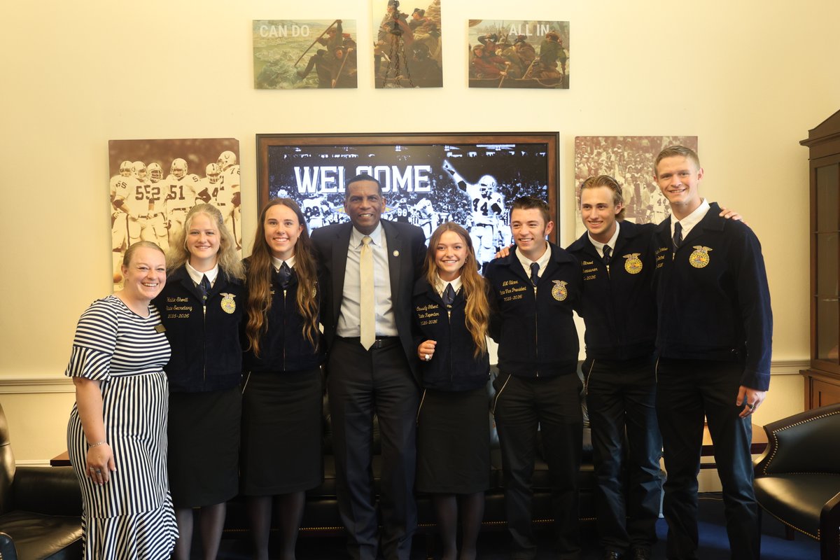 RepBurgessOwens's tweet image. Great to meet with @UtahFFA student leaders during their State Officer Summit in Washington DC. These Utahns represent the best of our state - hard work, leadership, and a deep respect for agriculture and community. The future is bright!