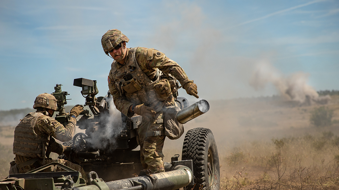 ArmyGuardOhio's tweet image. #PicOfTheDay ‼️ Cannon Crewmembers with the 134th Field Artillery Regiment fire their M119A3 Howitzer during an annual training at Camp Grayling.
#NationalGuard
