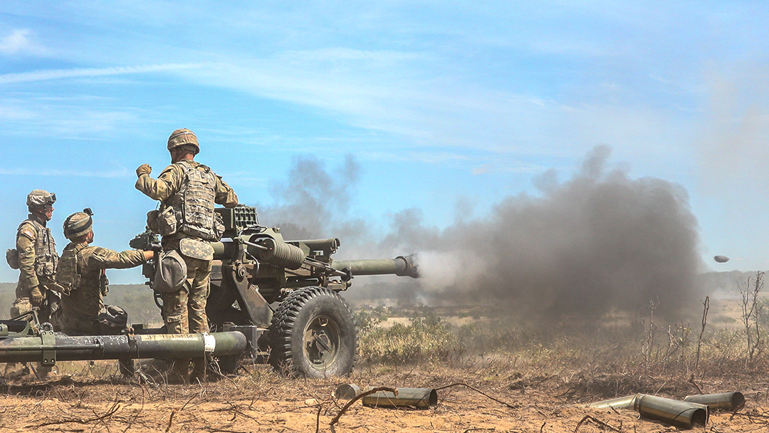 ArmyGuardOhio's tweet image. #PicOfTheDay ‼️ Cannon Crewmembers with the 134th Field Artillery Regiment fire their M119A3 Howitzer during an annual training at Camp Grayling.
#NationalGuard