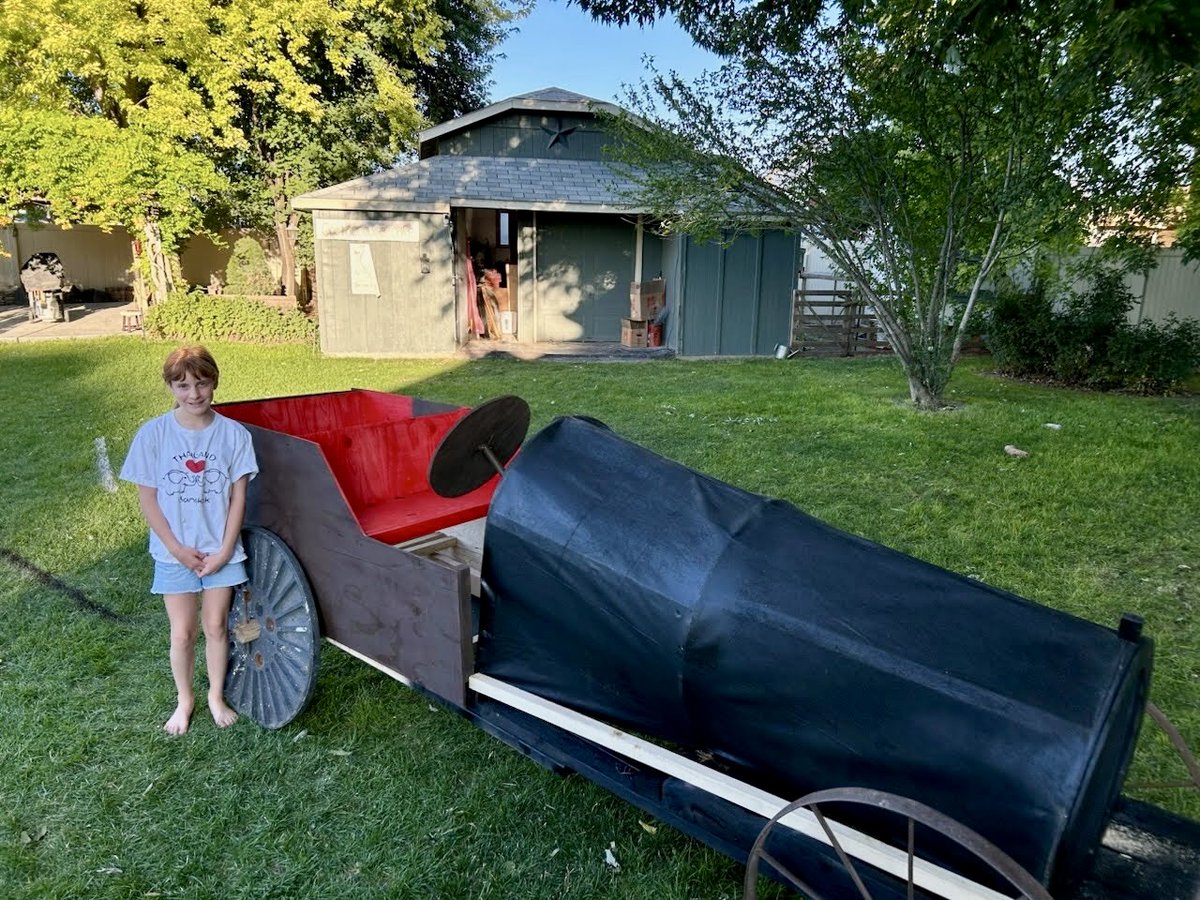 Swipe to see us build Chitty Chitty Bang Bang! We can't wait to see it onstage next month! 🤩🚗💥🎭