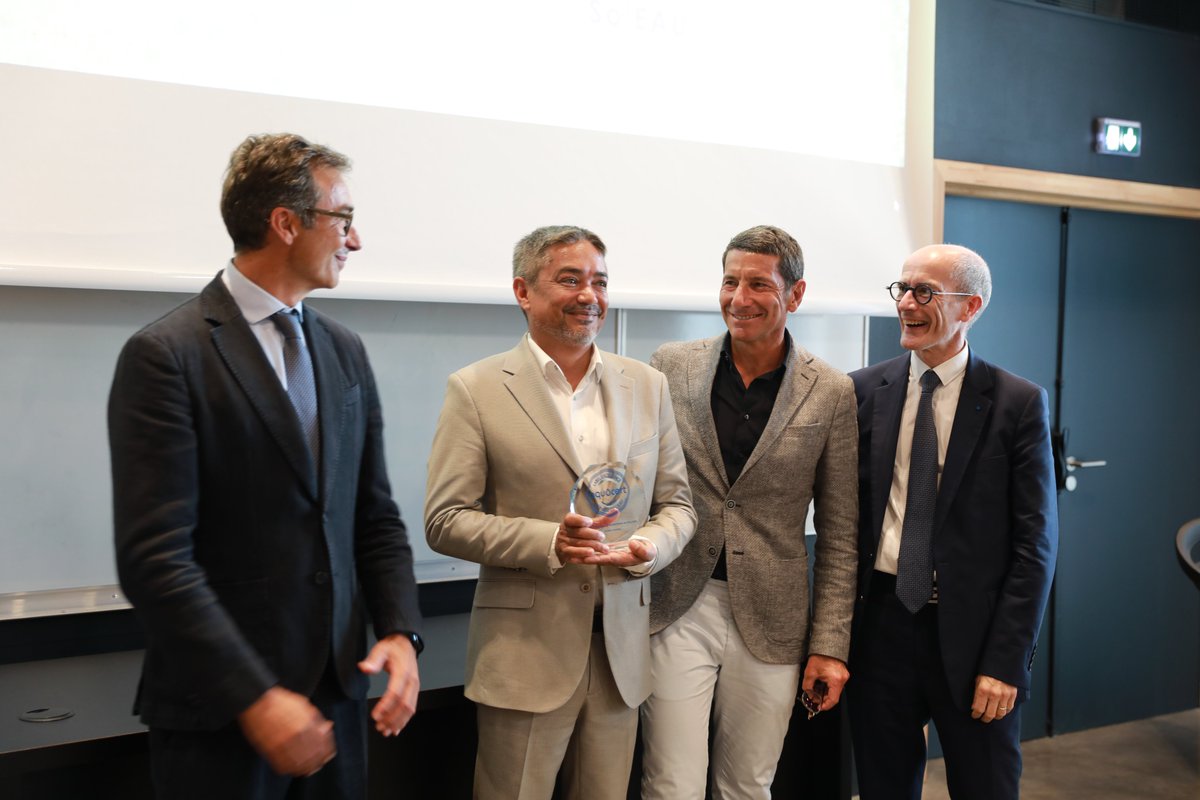 •infrastructures de haute qualité
•gestion de la ressource en eau
•plan de renouvellement des canalisations➡️200km renouvelées par <a href="/sicasil06/">SICASIL</a> (90M€)
•obtention en 2001 par <a href="/davidlisnard/">David Lisnard</a>, des droits d’exploitation de la réserve stratégique #SaintCassien, en cas de sécheresse