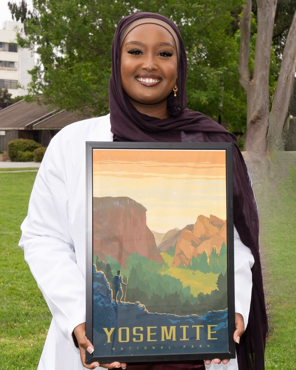 UCSDMedSchool's tweet image. For @UCSDAlumni and current PA-S1 Tasnim Yusuf, ’22, who earned a bachelor’s degree in political science and international studies, the decision to pursue PA training is personal. 🥼
Read ➡️ go.ucsd.edu/4jInOnR