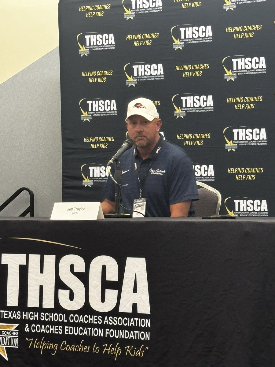 ronharrodjr's tweet image. USTA’s Jeff Traylor said Chat GBT is “scary” and “starting to sound like me”
😂😂😂