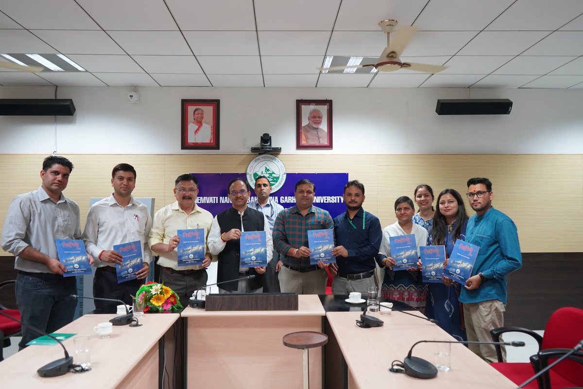Hemvati Nandan Bahuguna Garhwal University (@officialhnbgu) on Twitter photo тАШрдирд┐рд░реНрдЭрд░рдгреАтАЩ рд╡рд╛рд░реНрд╖рд┐рдХ рдкрддреНрд░рд┐рдХрд╛ 2024-25 рдХрд╛ рднрд╡реНрдп рд╡рд┐рдореЛрдЪрди
рд╣реЗрдорд╡рддреА рдирдВрджрди рдмрд╣реБрдЧреБрдгрд╛ рдЧрдврд╝рд╡рд╛рд▓ рд╡рд┐рд╢реНрд╡рд╡рд┐рджреНрдпрд╛рд▓рдп рдХреА рд╡рд╛рд░реНрд╖рд┐рдХ рдкрддреНрд░рд┐рдХрд╛ тАШрдирд┐рд░реНрдЭрд░рдгреАтАЩ рдХрд╛ рд╡рд┐рдореЛрдЪрди рдХреБрд▓рдкрддрд┐ рдкреНрд░реЛ. рд╢реНрд░реАрдкреНрд░рдХрд╛рд╢ рд╕рд┐рдВрд╣ рджреНрд╡рд╛рд░рд╛ рдХреБрд▓рдкрддрд┐ рд╕рдЪрд┐рд╡рд╛рд▓рдп рдореЗрдВ рдХрд┐рдпрд╛ рдЧрдпрд╛ред рдпрд╣ рдЕрдВрдХ "рд╡рд┐рдХрд╕рд┐рдд рднрд╛рд░рдд - рдпреБрд╡рд╛ рд╕рдВрдХрд▓реНрдк" рдХреЛ рдзреНрдпреЗрдп рдмрдирд╛рдХрд░ рдкреНрд░рдХрд╛рд╢рд┐рдд рдХрд┐рдпрд╛ рдЧрдпрд╛ рд╣реИред тАШрдирд┐рд░реНрдЭрд░рдгреАтАЩ рд╡рд╛рд░реНрд╖рд┐рдХ рдкрддреНрд░рд┐рдХрд╛ 2024-25 рдХрд╛ рднрд╡реНрдп рд╡рд┐рдореЛрдЪрди
рд╣реЗрдорд╡рддреА рдирдВрджрди рдмрд╣реБрдЧреБрдгрд╛ рдЧрдврд╝рд╡рд╛рд▓ рд╡рд┐рд╢реНрд╡рд╡рд┐рджреНрдпрд╛рд▓рдп рдХреА рд╡рд╛рд░реНрд╖рд┐рдХ рдкрддреНрд░рд┐рдХрд╛ тАШрдирд┐рд░реНрдЭрд░рдгреАтАЩ рдХрд╛ рд╡рд┐рдореЛрдЪрди рдХреБрд▓рдкрддрд┐ рдкреНрд░реЛ. рд╢реНрд░реАрдкреНрд░рдХрд╛рд╢ рд╕рд┐рдВрд╣ рджреНрд╡рд╛рд░рд╛ рдХреБрд▓рдкрддрд┐ рд╕рдЪрд┐рд╡рд╛рд▓рдп рдореЗрдВ рдХрд┐рдпрд╛ рдЧрдпрд╛ред рдпрд╣ рдЕрдВрдХ "рд╡рд┐рдХрд╕рд┐рдд рднрд╛рд░рдд - рдпреБрд╡рд╛ рд╕рдВрдХрд▓реНрдк" рдХреЛ рдзреНрдпреЗрдп рдмрдирд╛рдХрд░ рдкреНрд░рдХрд╛рд╢рд┐рдд рдХрд┐рдпрд╛ рдЧрдпрд╛ рд╣реИред