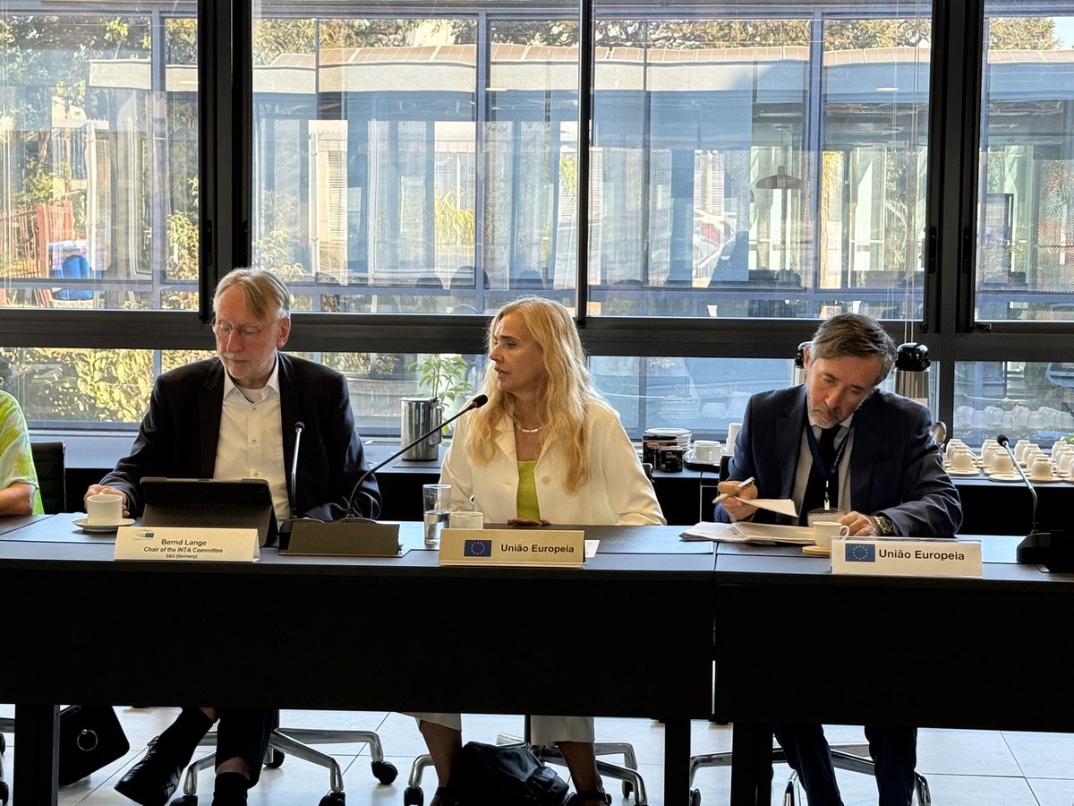 UE no Brasil (@uenobrasil) on Twitter photo Hoje a <a href="/UEnoBrasil/">UE no Brasil</a> recebeu, com satisfação, visita oficial de delegação do <a href="/EP_Trade/">INTA Committee Press</a>, liderada por <a href="/berndlange/">Bernd Lange</a>.
O grupo está no Brasil e cumpre agenda hoje e amanhã em Brasília (DF) – acompanhados da embaixadora <a href="/MarianSchuegraf/">Marian Schuegraf</a> – e São Paulo (SP). Hoje a <a href="/UEnoBrasil/">UE no Brasil</a> recebeu, com satisfação, visita oficial de delegação do <a href="/EP_Trade/">INTA Committee Press</a>, liderada por <a href="/berndlange/">Bernd Lange</a>.
O grupo está no Brasil e cumpre agenda hoje e amanhã em Brasília (DF) – acompanhados da embaixadora <a href="/MarianSchuegraf/">Marian Schuegraf</a> – e São Paulo (SP).
