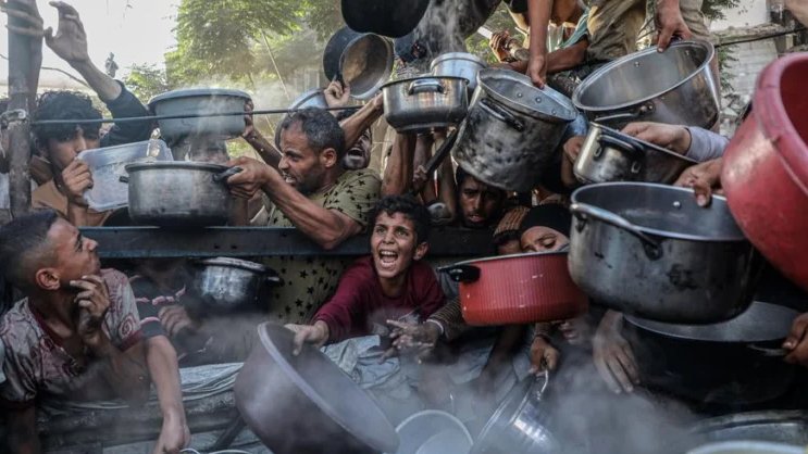 #Cuba🇨🇺 #Internacionales Puntos de distribución de ayuda humanitaria: trampas mortales
📌El Ministerio de Salud de #Gaza lleva semanas advirtiendo sobre el aumento de la mortalidad debido a la desnutrición y la imposibilidad de brindar la atención médica que requieren estos casos