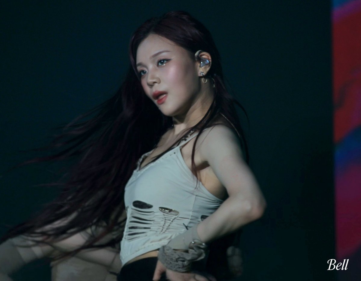 bell_ding_dong_'s tweet photo. 250705 비비지 서울 콘서트

#비비지 #viviz    
#엄지 #umji https://t.co/gRYQd3pUGw