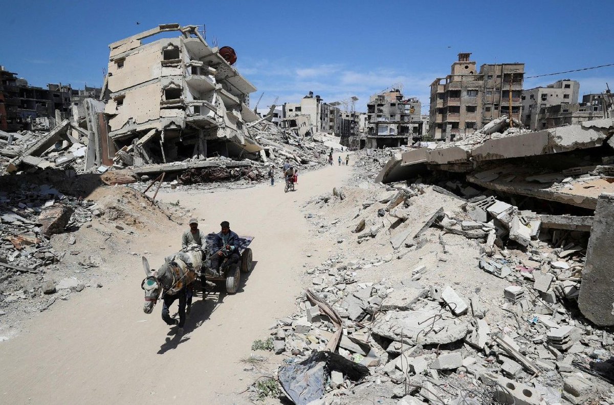 Rvaticanaitalia's tweet image. 🎙 Il Mondo alla Radio di oggi ➡️ lc.cx/U3xecg
La drammatica situazione a Gaza
I dazi voluti da Trump
Un progetto per far conoscere ai giovani di Roma la bellezza di fare l'artigiano,
Infine spazio al direttore dell'Agenzia per la Cybersicurezza il prefetto Frattasi