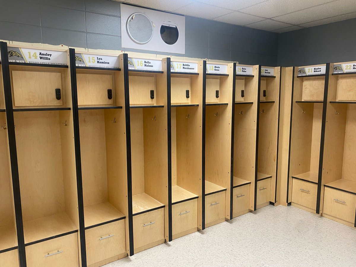 HHProducts52's tweet photo. Get a quote for your locker room renovation @ https://t.co/pKMvG888of  The Southeast's finest athletic locker solutions.  Custom built lockers &amp; coaching stations. #coaching #highschoolsports #collegesports https://t.co/9IYTwKhOi2