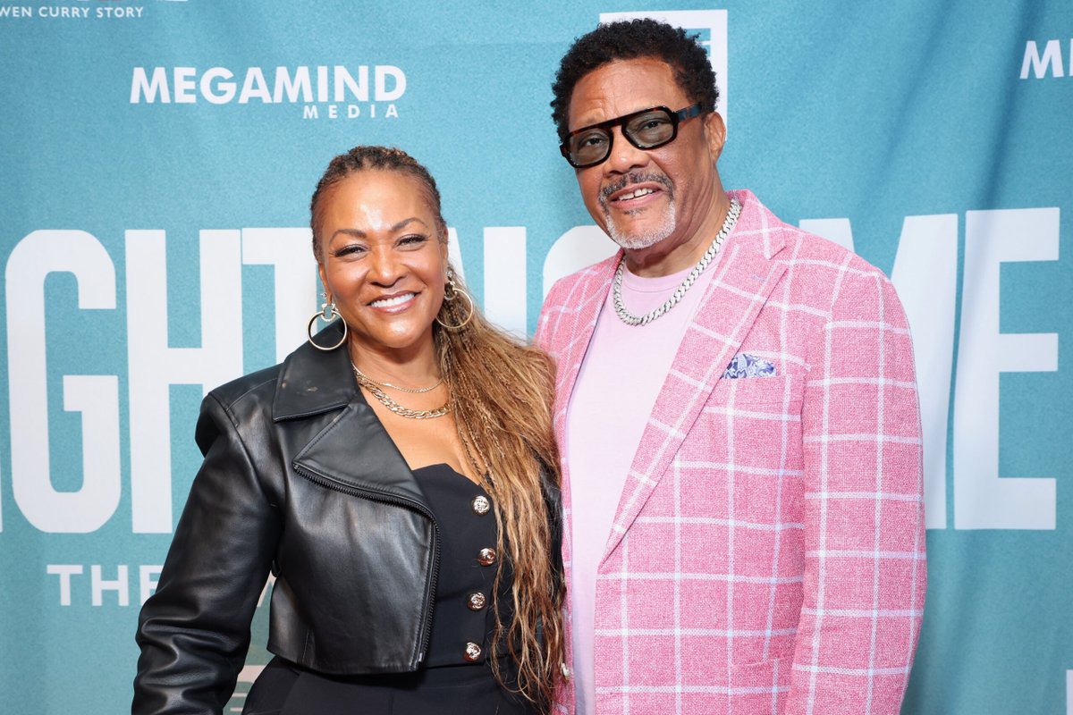 TheRoot's tweet image. How Judge Mathis Officially Saves His Marriage Almost 1 Year After Divorce Announcement dlvr.it/TM2KsT