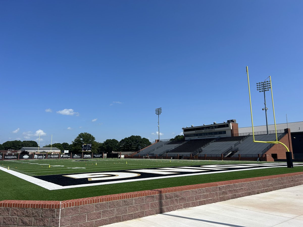 big_luke77's tweet image. I am thankful to have had the opportunity to work and compete this weekend at @Harding_FB! The staff and facilities were amazing. Thank you @CoachD_BisonsWR for the invite! @CoachDDuggan @shayhodge3 @Coach_Brinson_ @case_cook @warren_rowan @InTheTrenches22 @PaulSimmonsHU @KChism_…