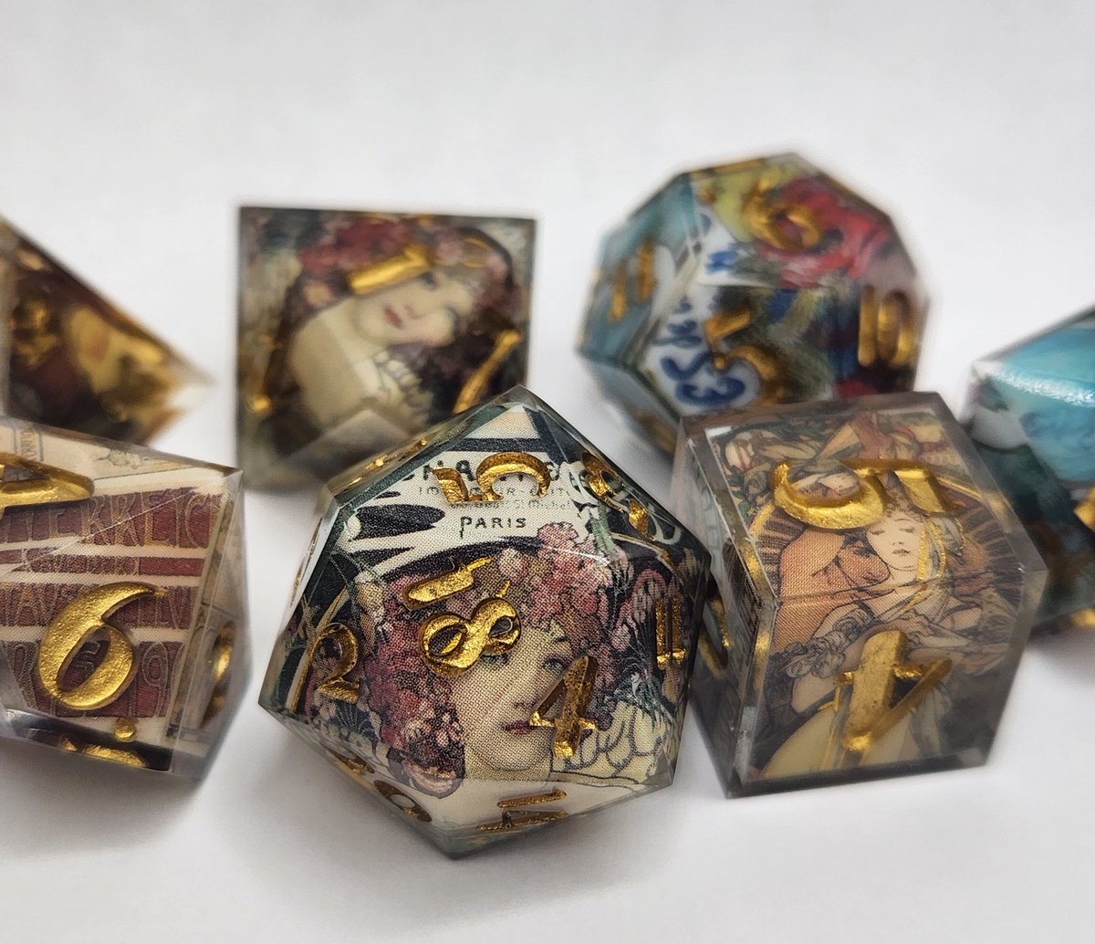Sinnamon_Dice's tweet image. Art Nouveau Dice Set with my new Berkshire Swash Numbering Mold
#dnd #ttrpg #handmadedice #dice #dungeonsanddragons
